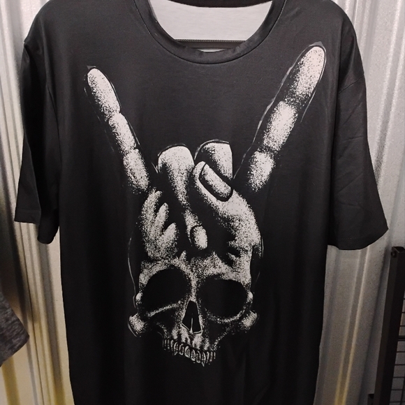 Black Graphic T-Shirt with Skull Design - Picture 1 of 3